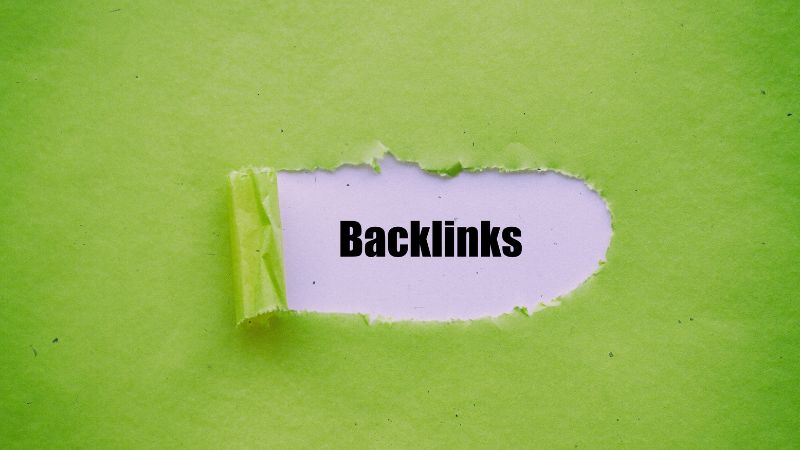 a green paper with "backlinks" written on it